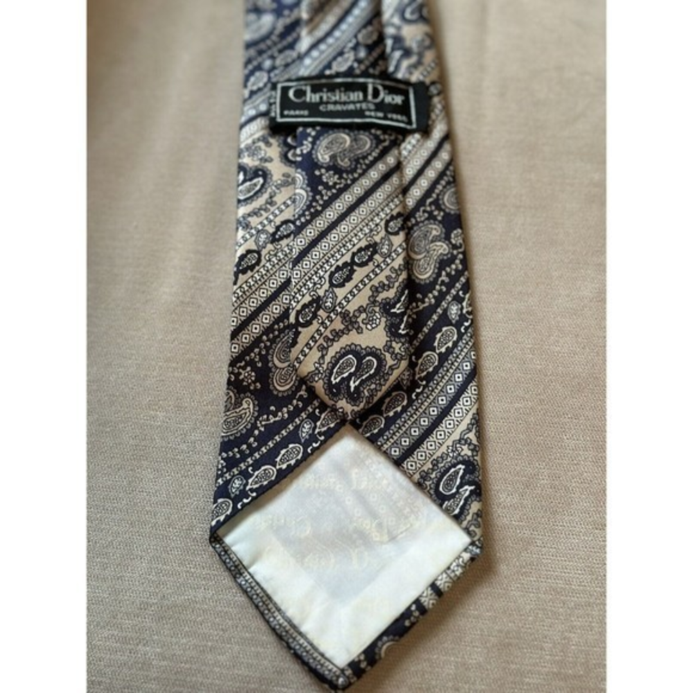 Christian Dior Cravates,‎ Hughes, and Hatcher Men’s Tie Navy Paisley